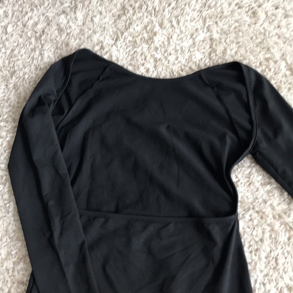 Backless dress - Picture 3 of 5